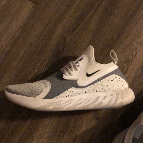 Nikes - Picture 2 of 4